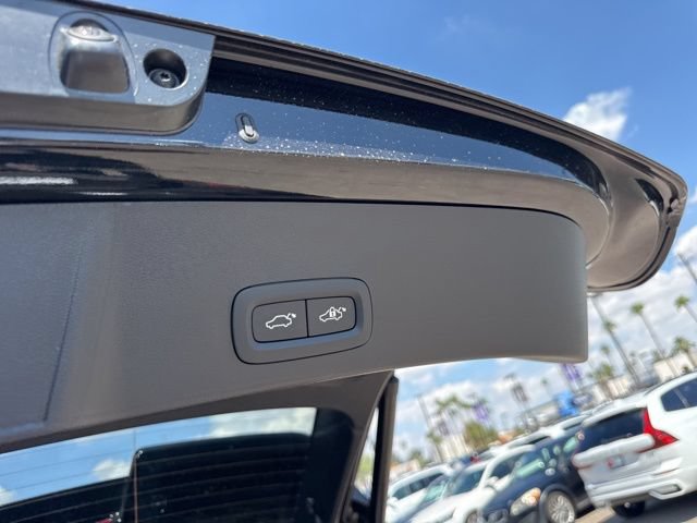 New 2025 Volvo EX40 Core w/ Climate Package AWD/4WD image 9