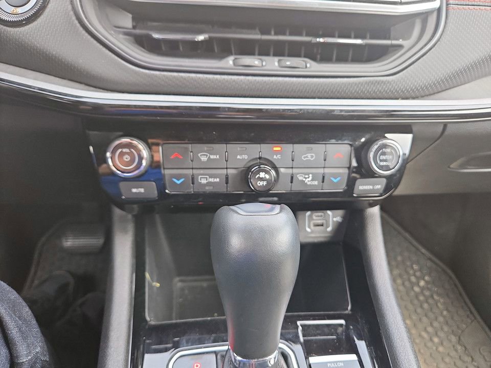 Used 2025 Jeep Compass Trailhawk AWD/4WD image 26