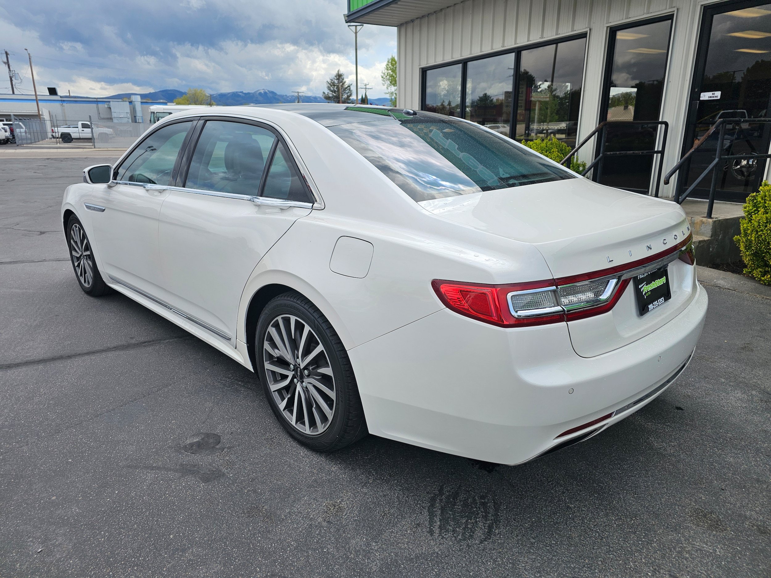 Used 2017 Lincoln Continental Select FWD image 5