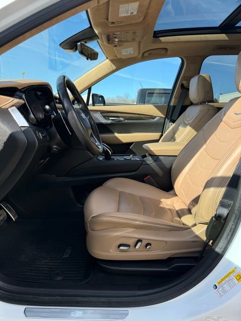 Used 2024 Cadillac XT6 Sport w/ LPO, ONYX Package image 17