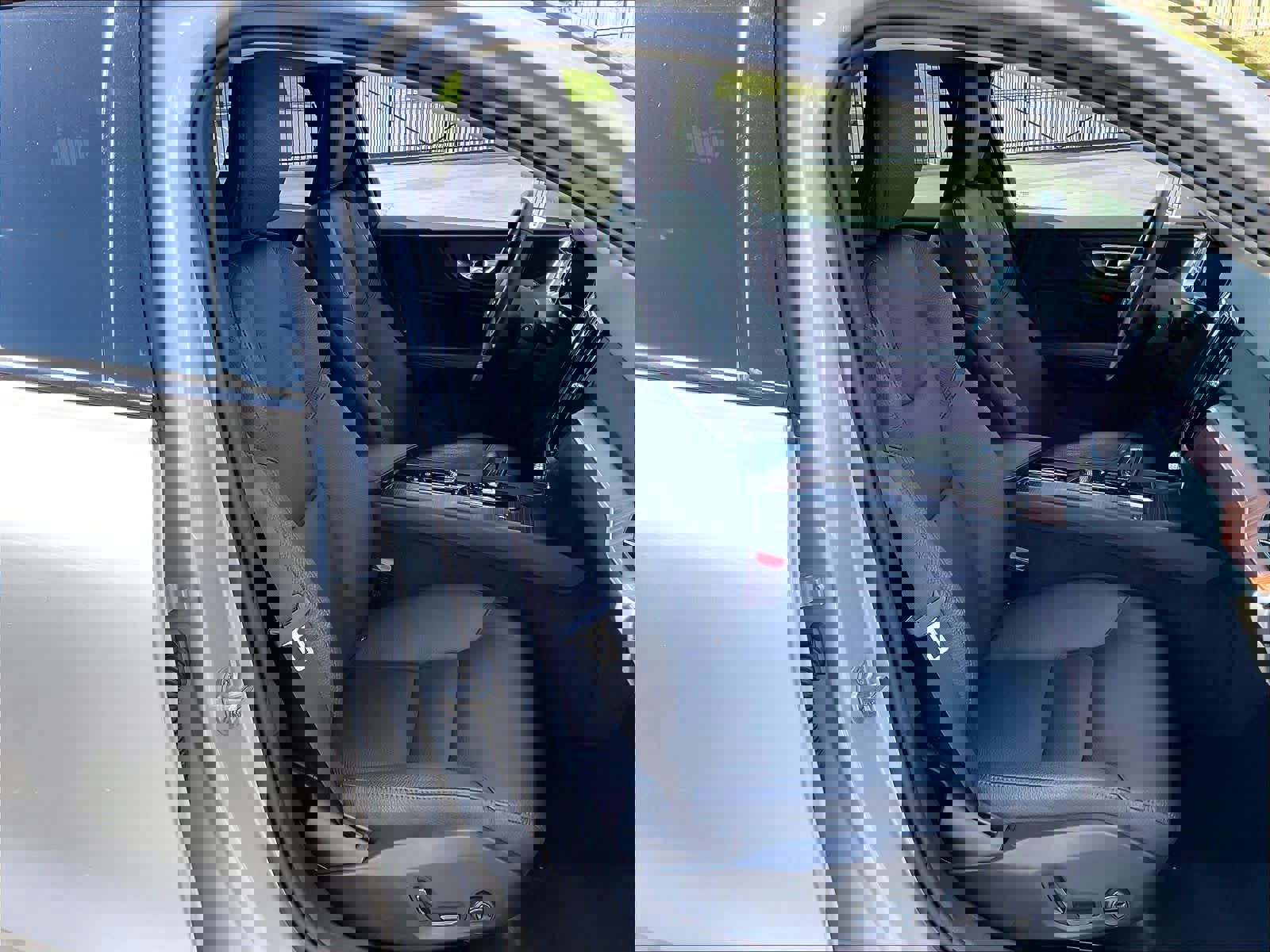 Used 2025 Volvo V60 B5 Cross Country Plus image 10