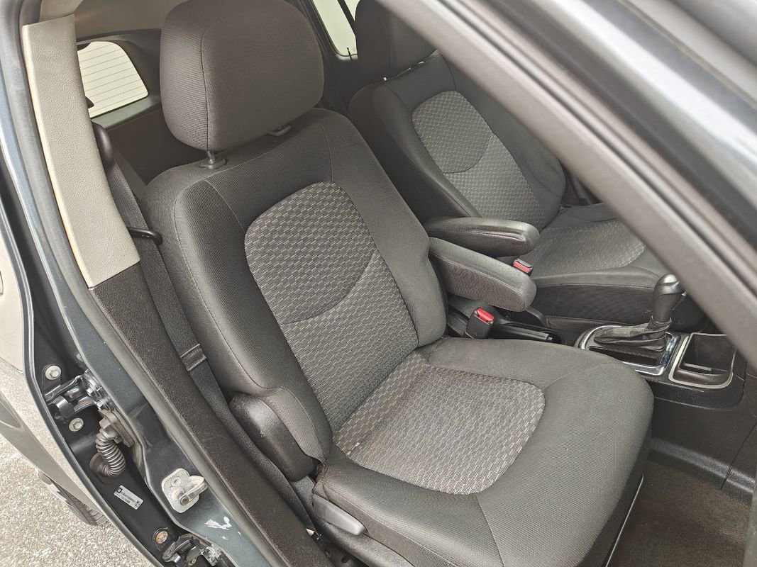 Used 2011 Chevrolet HHR LS image 17