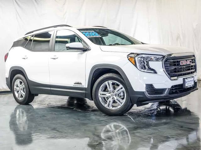Certified 2022 GMC Terrain SLE w/ Driver Convenience Package AWD/4WD image 2