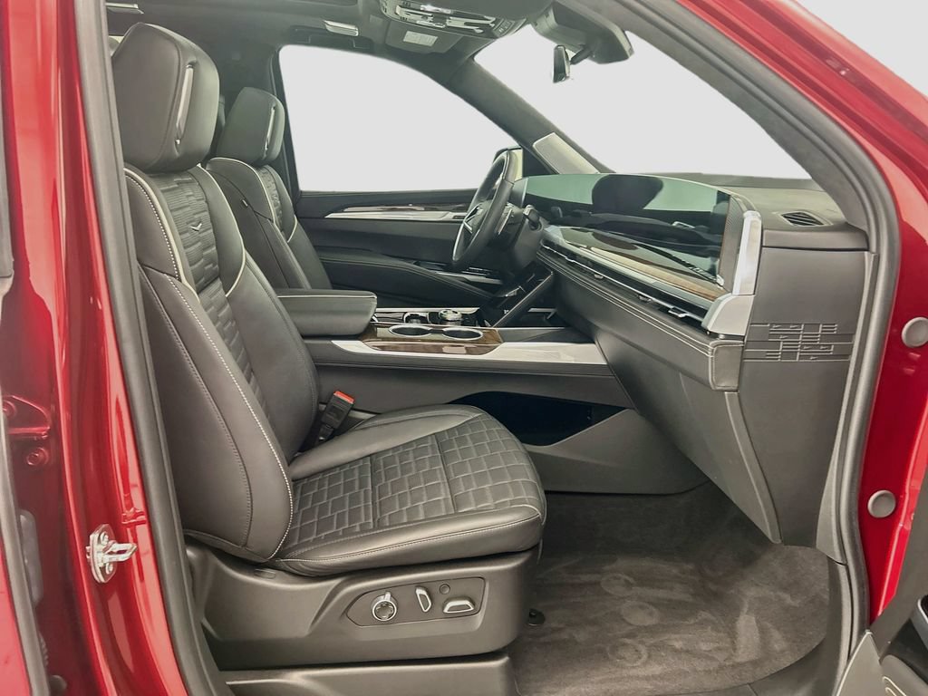 Used 2025 Cadillac Escalade Sport Platinum w/ LPO, ONYX Package AWD/4WD image 19