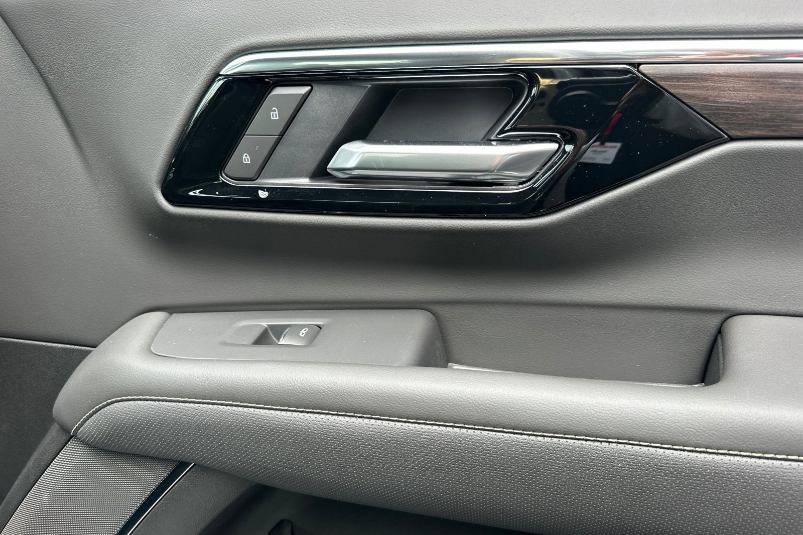 New 2025 Chevrolet Suburban Premier image 21