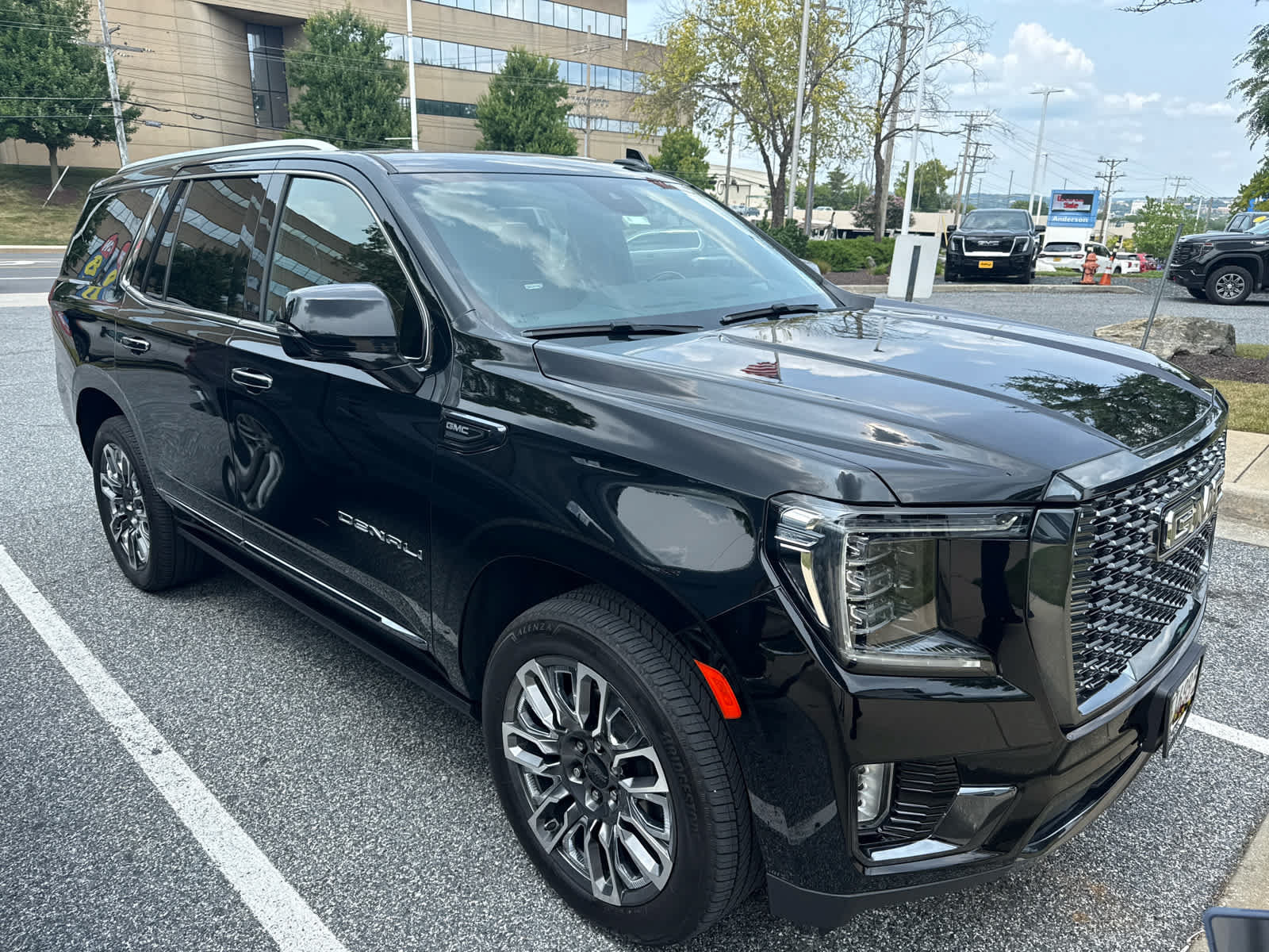 Used 2023 GMC Yukon Denali Ultimate AWD/4WD image 2