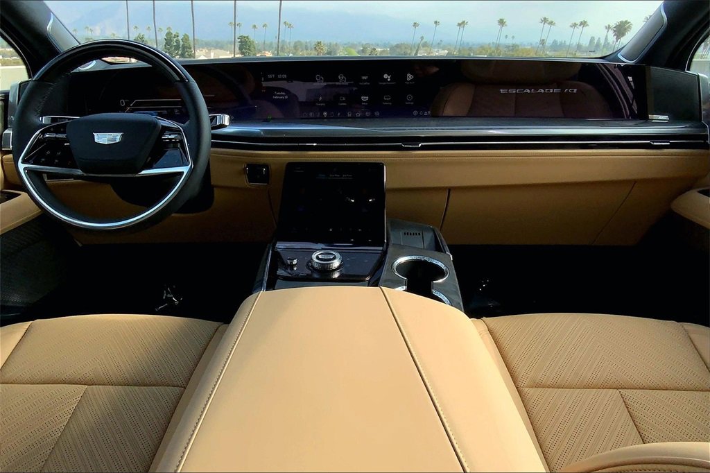 New 2025 Cadillac Escalade IQ Luxury 2 image 7