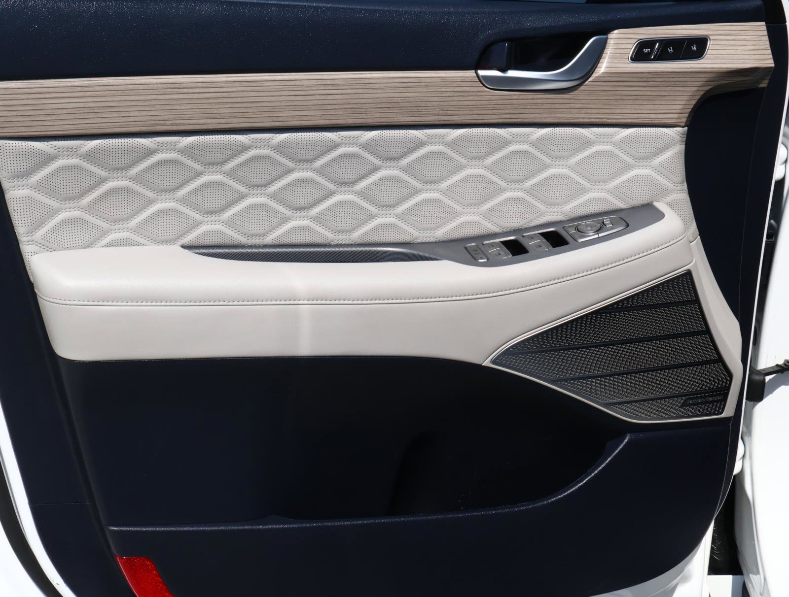 Used 2022 Hyundai Palisade Calligraphy w/ Cargo Package image 16