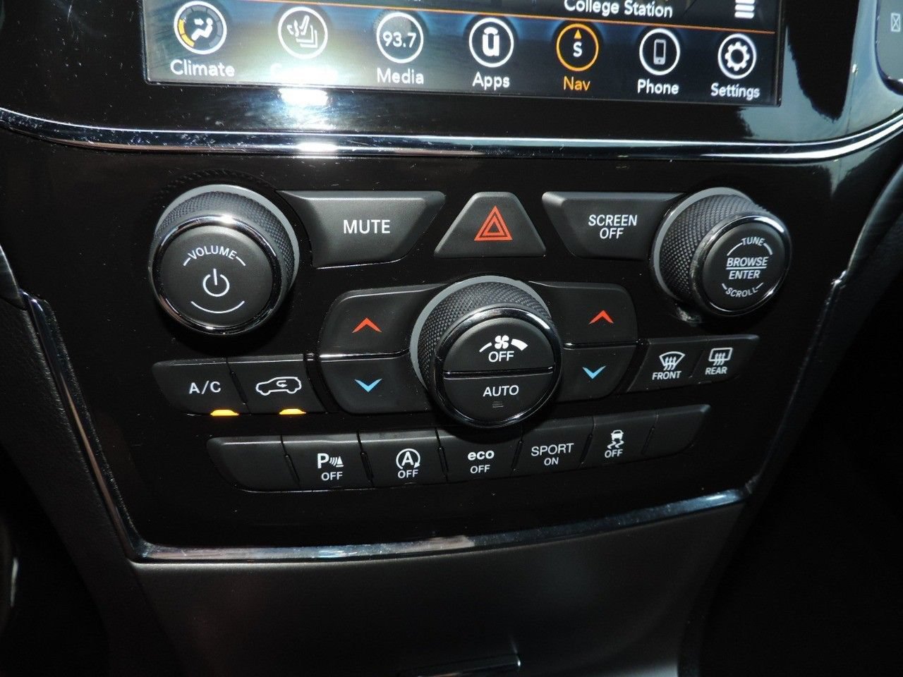 Used 2021 Jeep Grand Cherokee Laredo X AWD/4WD image 23