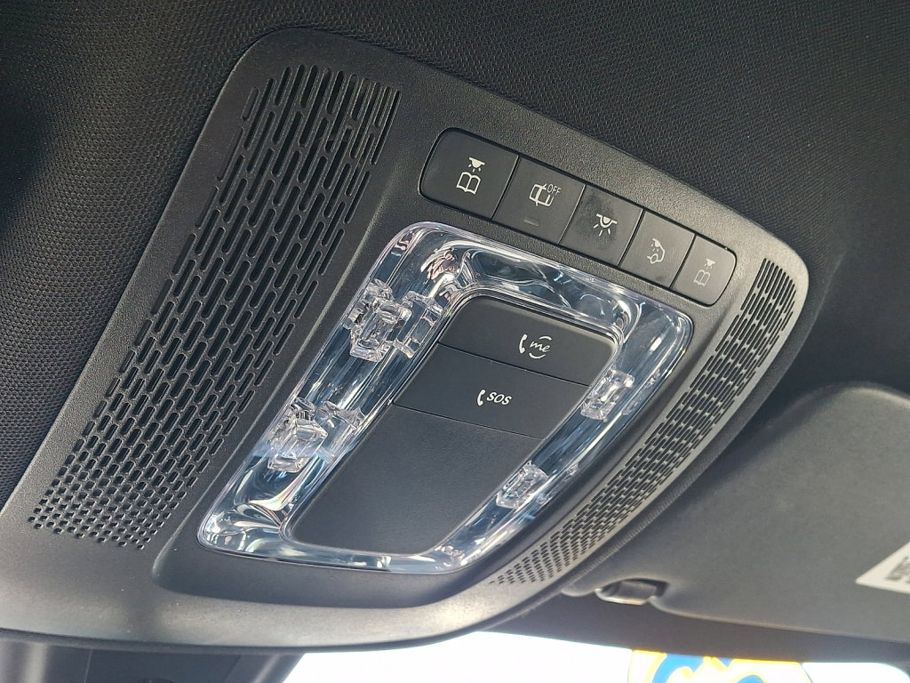 Used 2023 Mercedes-Benz GLB 250 4MATIC image 32