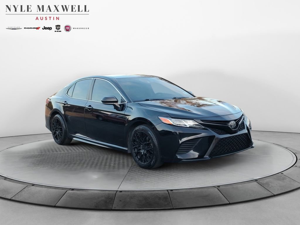 Used 2019 Toyota Camry SE image 2