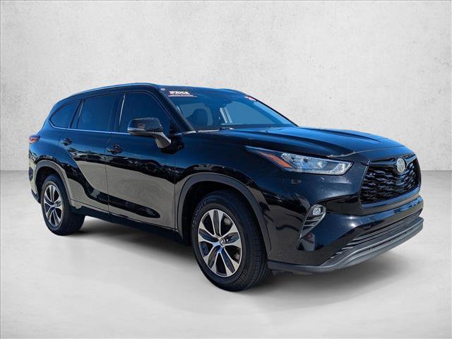 Used 2020 Toyota Highlander XLE image 3