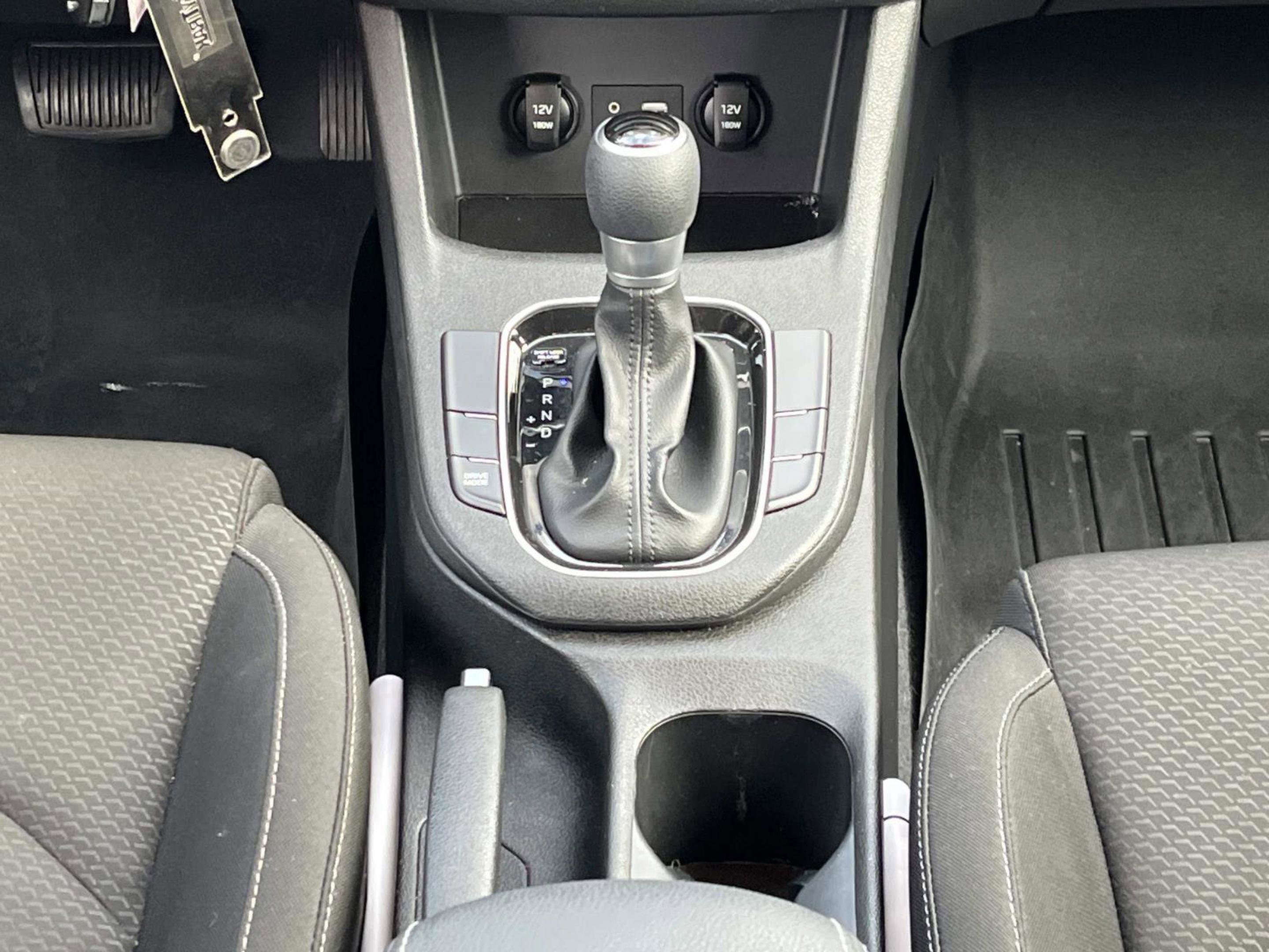 Used 2018 Hyundai Elantra GT image 17