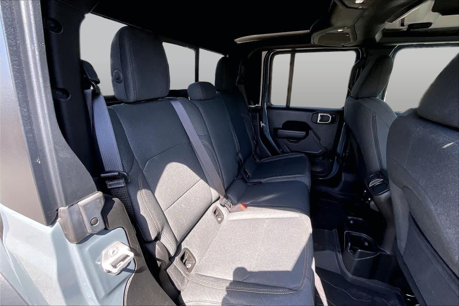 Used 2025 Jeep Gladiator Sport AWD/4WD image 18