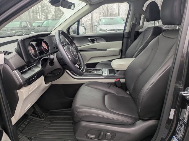 Used 2023 Kia Carnival LX image 21
