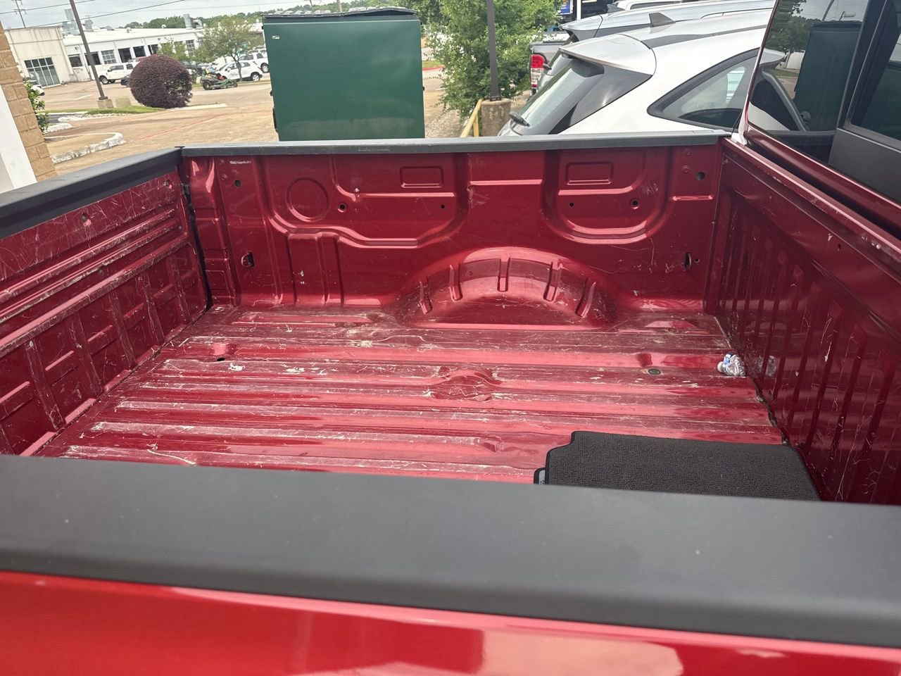 Used 2017 Nissan Titan SV AWD/4WD image 4