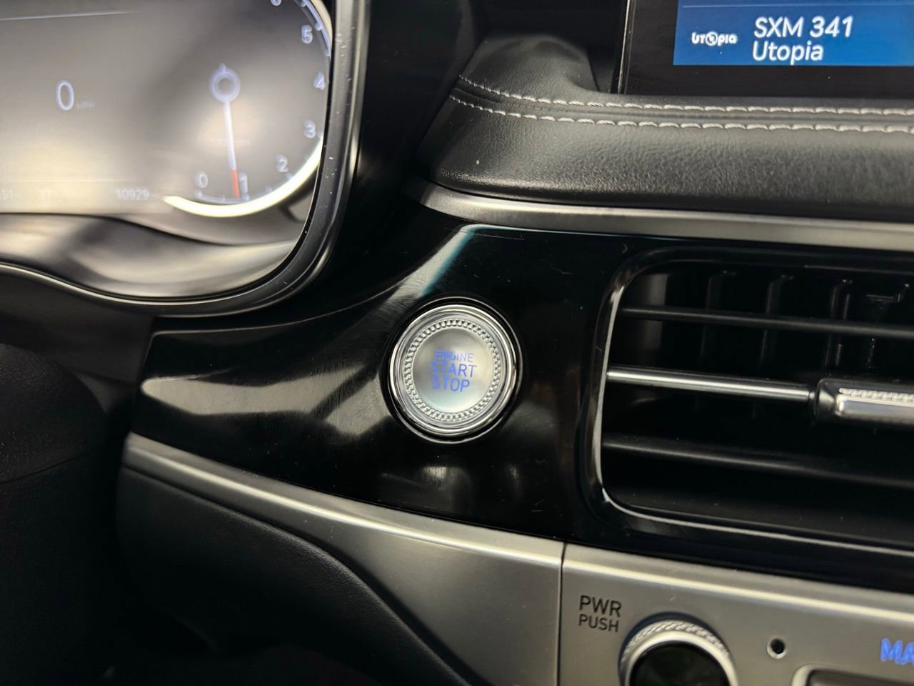 Used 2024 Genesis G70 3.3T Advanced image 21