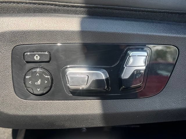 Certified 2025 BMW X7 xDrive40i w/ M Sport Package AWD/4WD image 15
