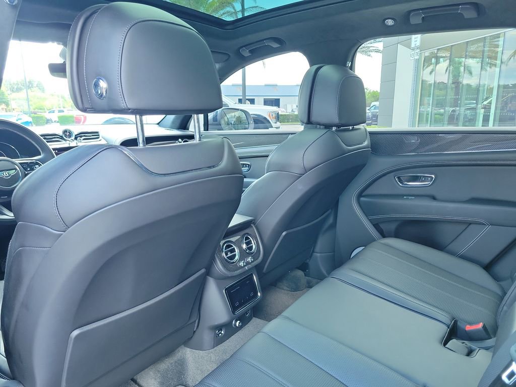 Used 2021 Bentley Bentayga AWD/4WD image 17