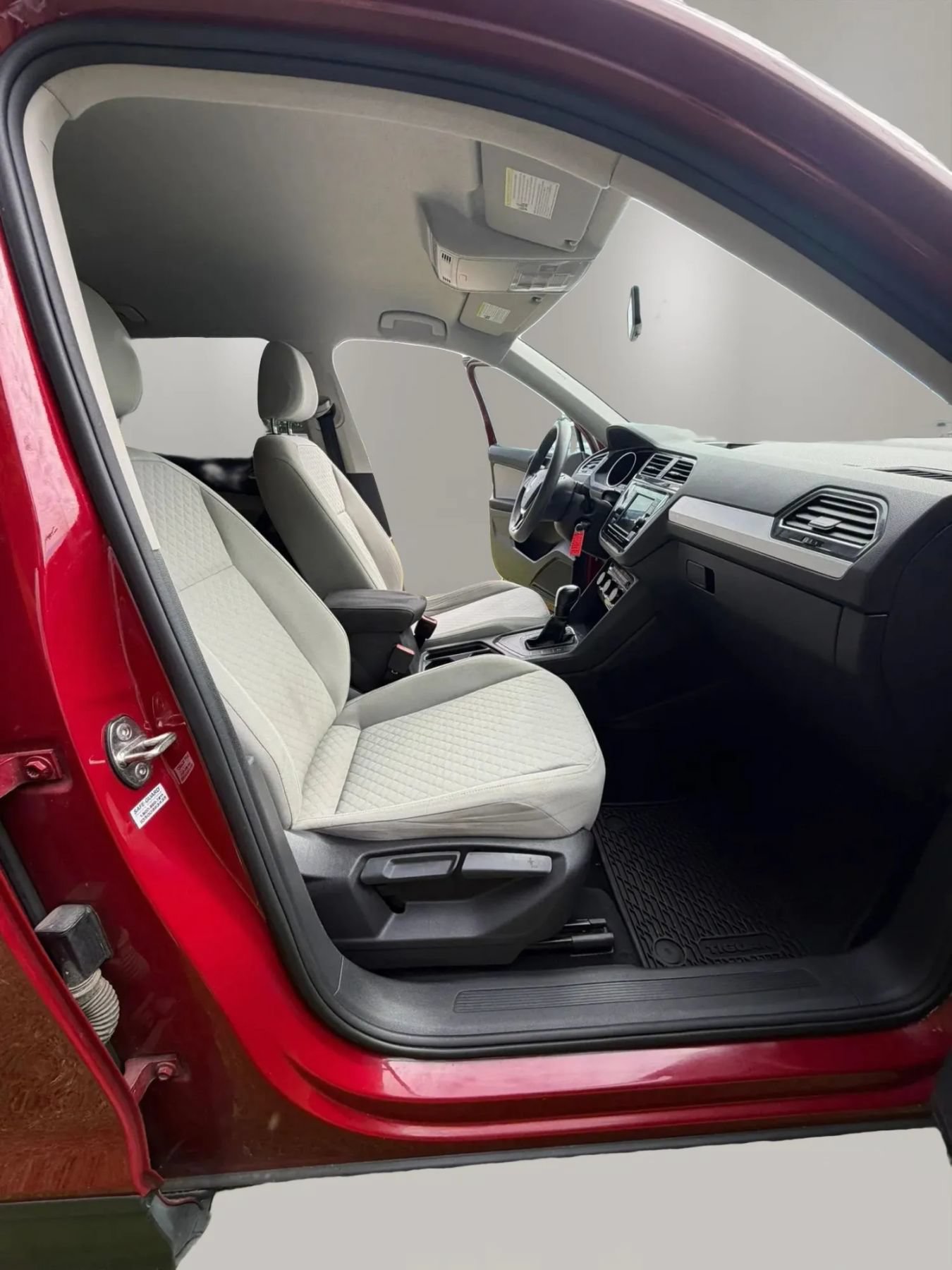 Used 2018 Volkswagen Tiguan S FWD image 10