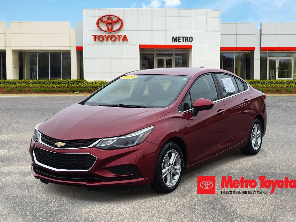 Used 2017 Chevrolet Cruze LT FWD image 1