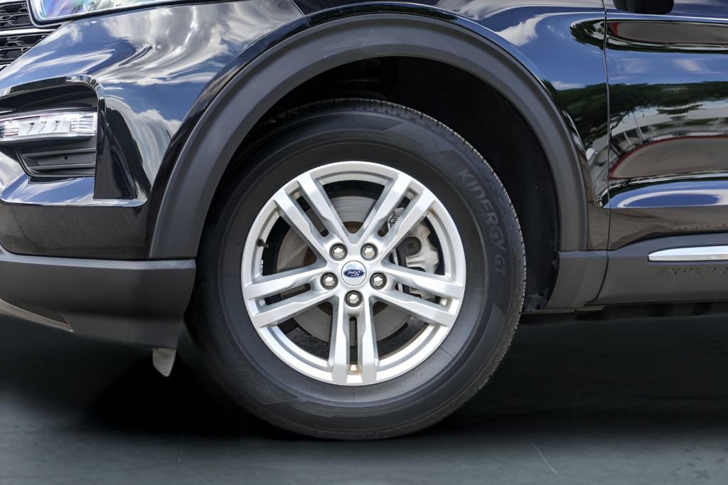 Used 2023 Ford Explorer XLT w/ Equipment Group 202A image 4