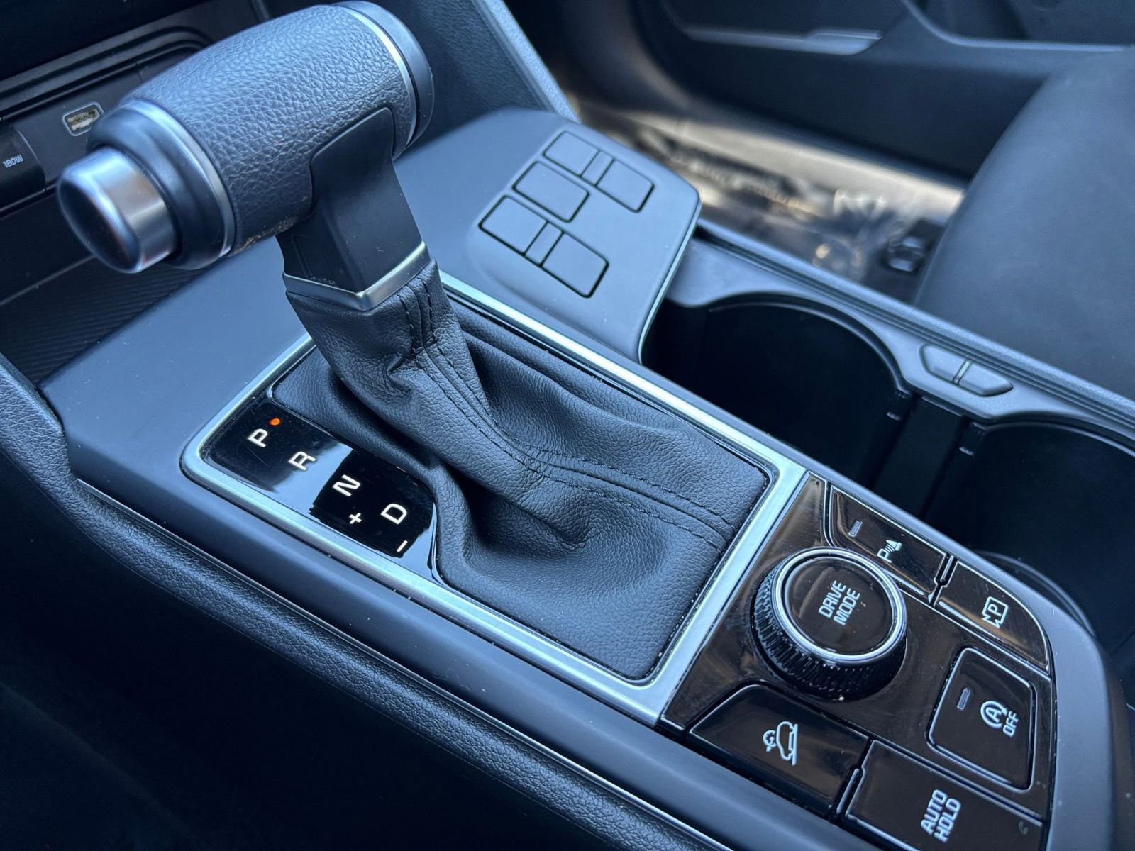 Used 2025 Kia Sportage LX image 40