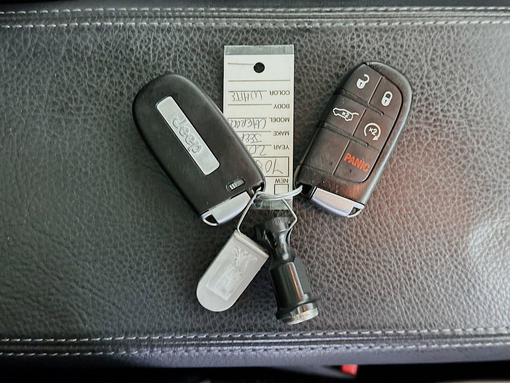 Used 2019 Jeep Grand Cherokee Summit w/ Platinum Series Group AWD/4WD image 35