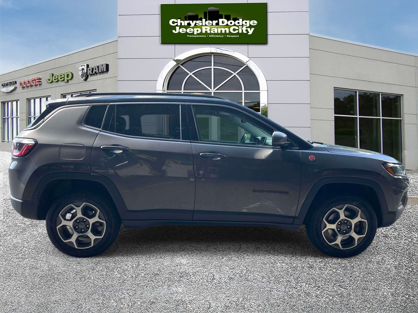 Used 2022 Jeep Compass Trailhawk AWD/4WD image 5
