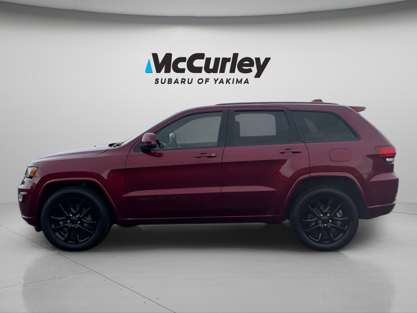 Used 2018 Jeep Grand Cherokee Altitude AWD/4WD image 3