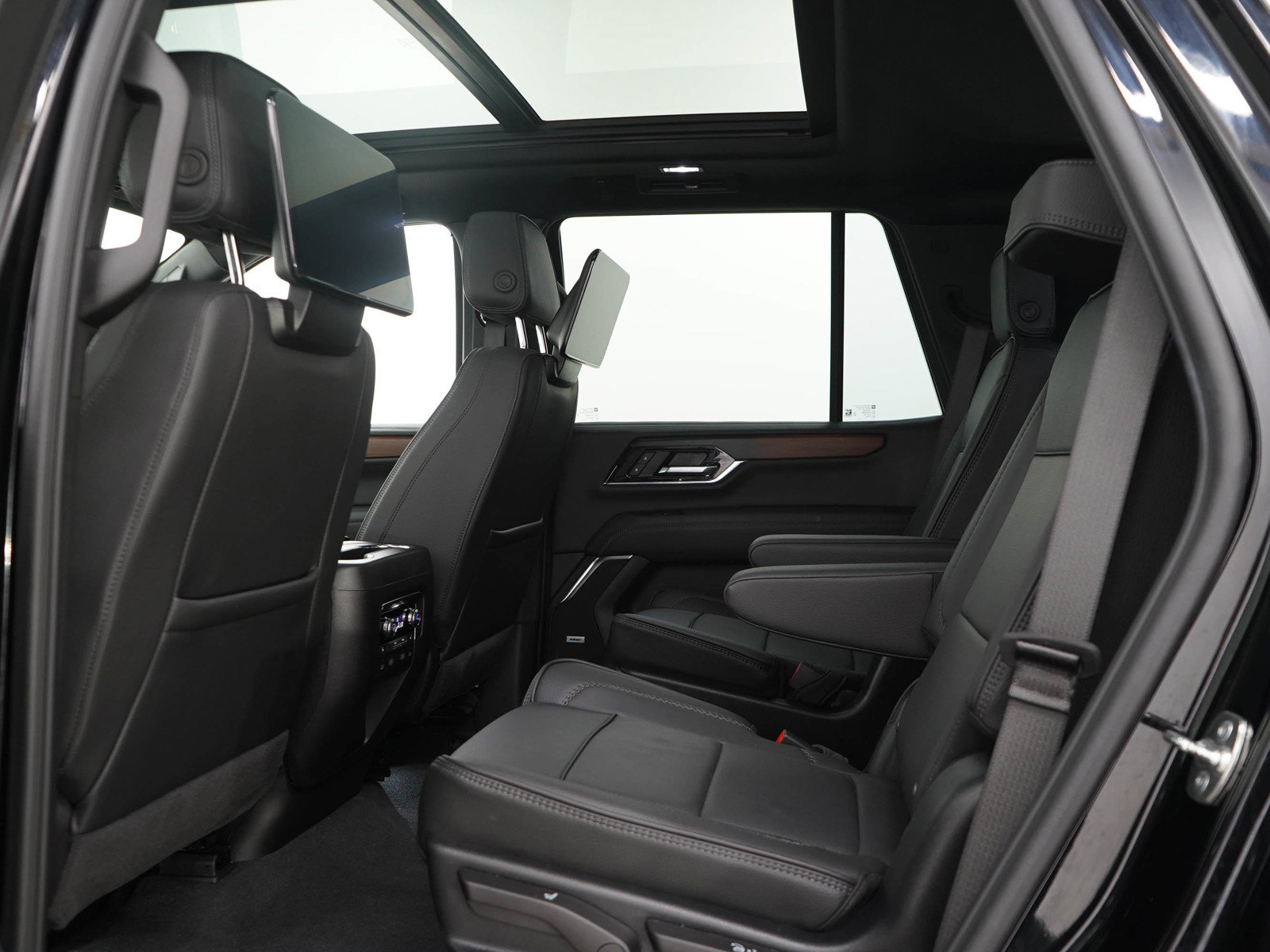Used 2025 GMC Yukon Denali w/ Denali Reserve Package AWD/4WD image 17