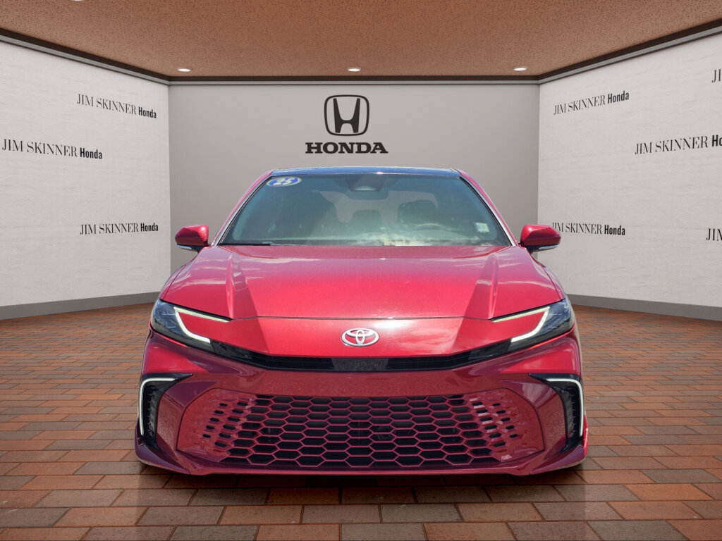Used 2025 Toyota Camry XSE FWD image 2