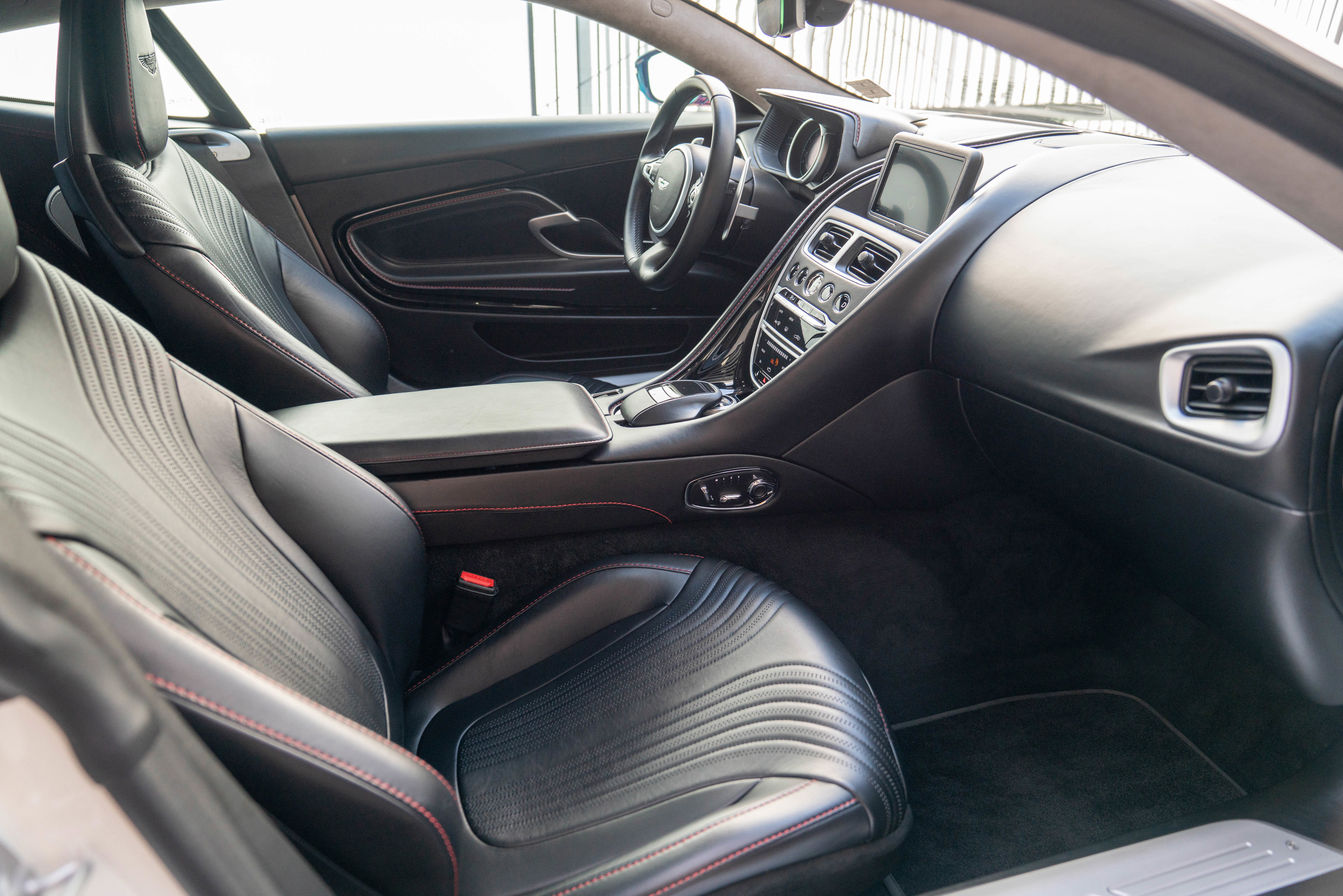 Used 2019 Aston Martin DB11 Coupe image 22