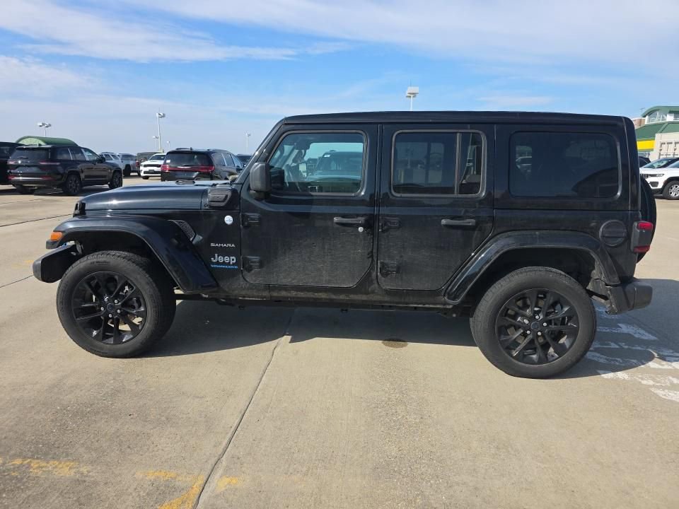 Used 2024 Jeep Wrangler Unlimited Sahara w/ Technology Group image 4
