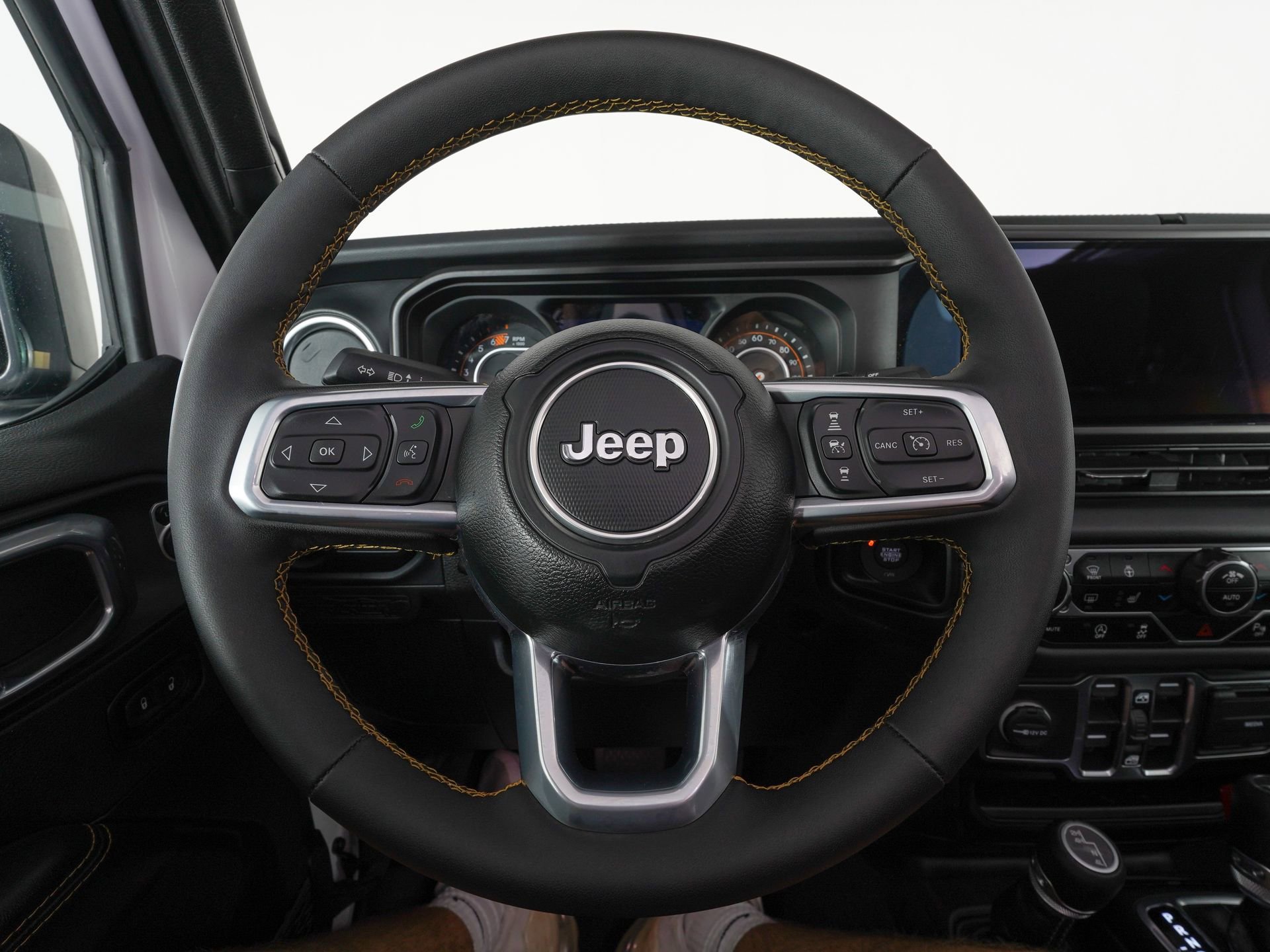 Used 2024 Jeep Wrangler Unlimited Sahara w/ Safety Group AWD/4WD image 15