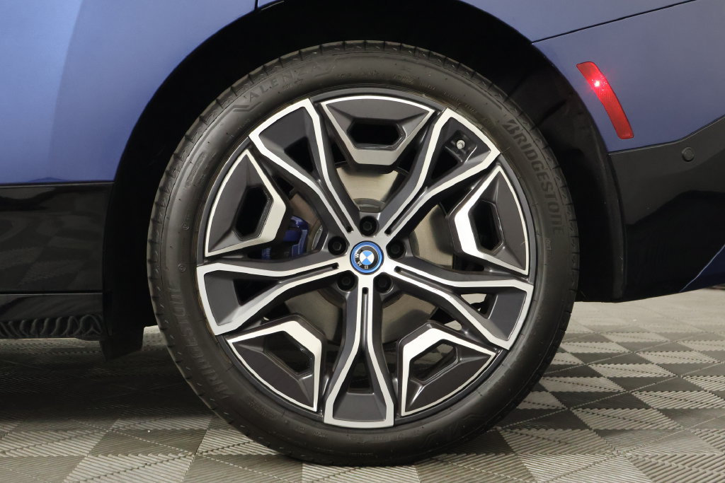Certified 2024 BMW iX xDrive50 w/ Premium Package AWD/4WD image 15