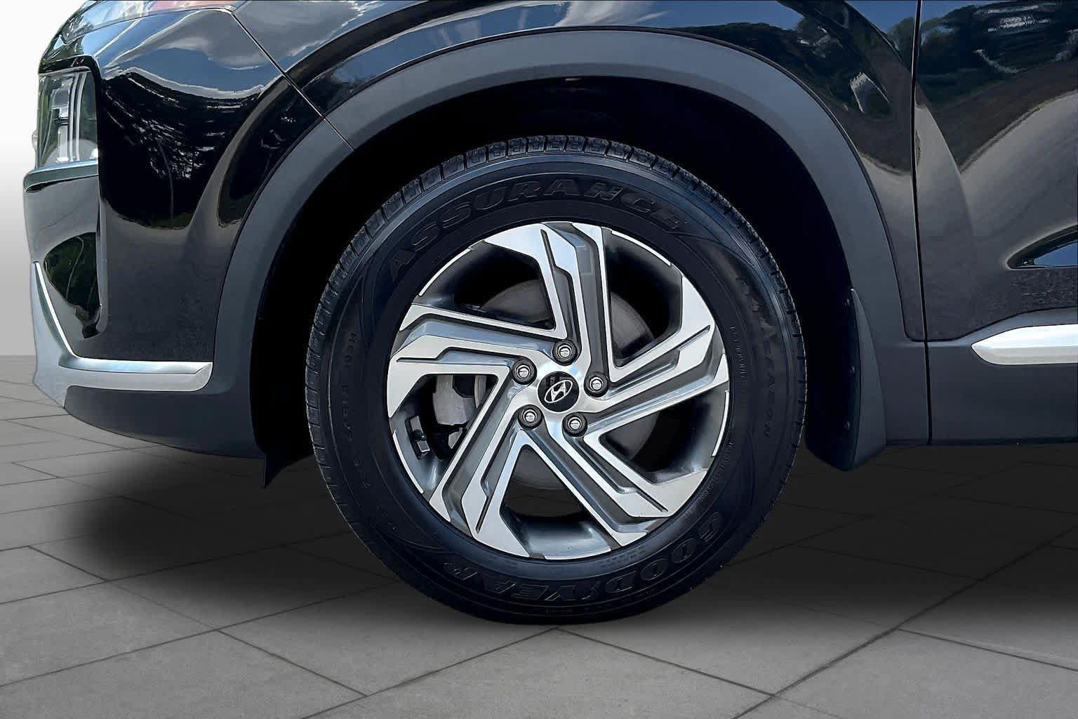 Used 2023 Hyundai Santa Fe SEL w/ Premium Package FWD image 11