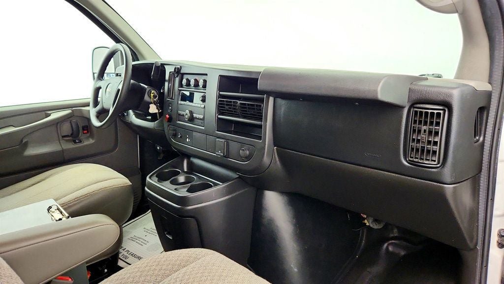 Used 2015 GMC Savana 2500 RWD image 24