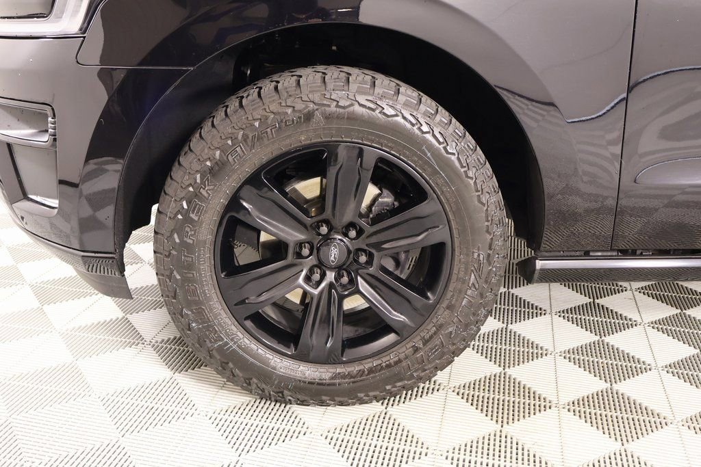 Used 2024 Ford Expedition Limited image 19