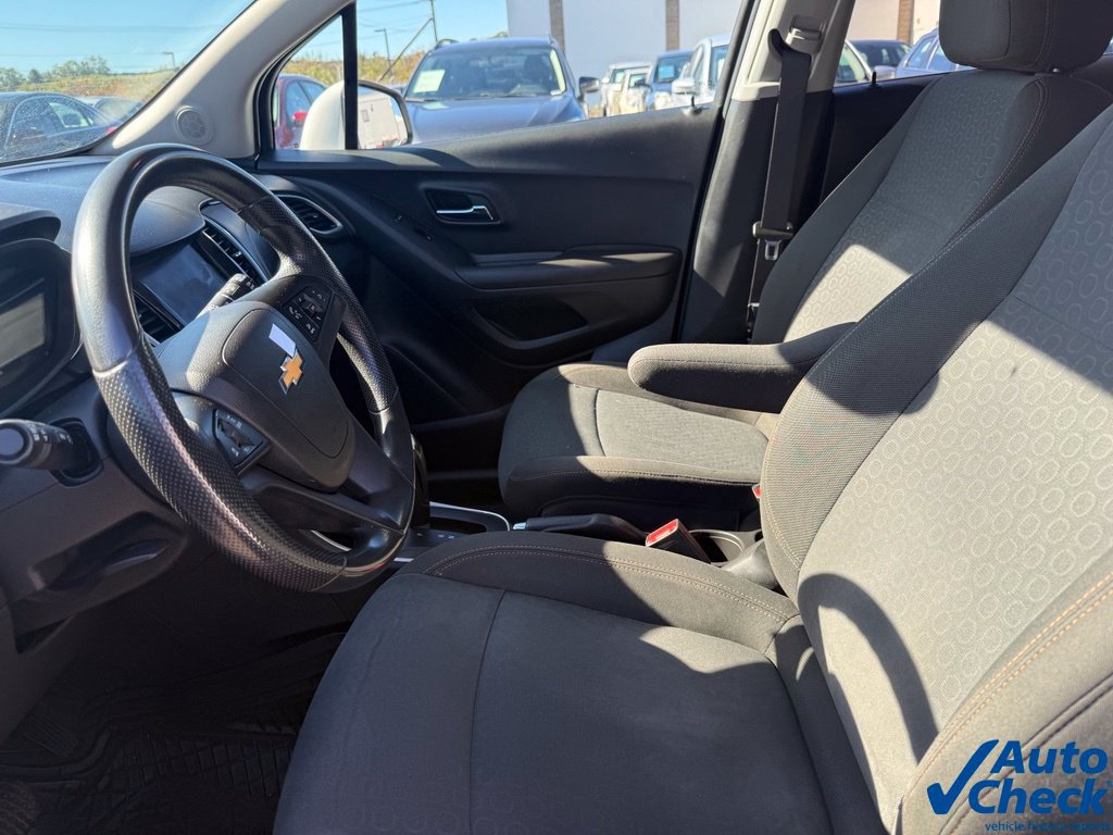 Used 2020 Chevrolet Trax LS w/ Tint and Cruise Package AWD/4WD image 4