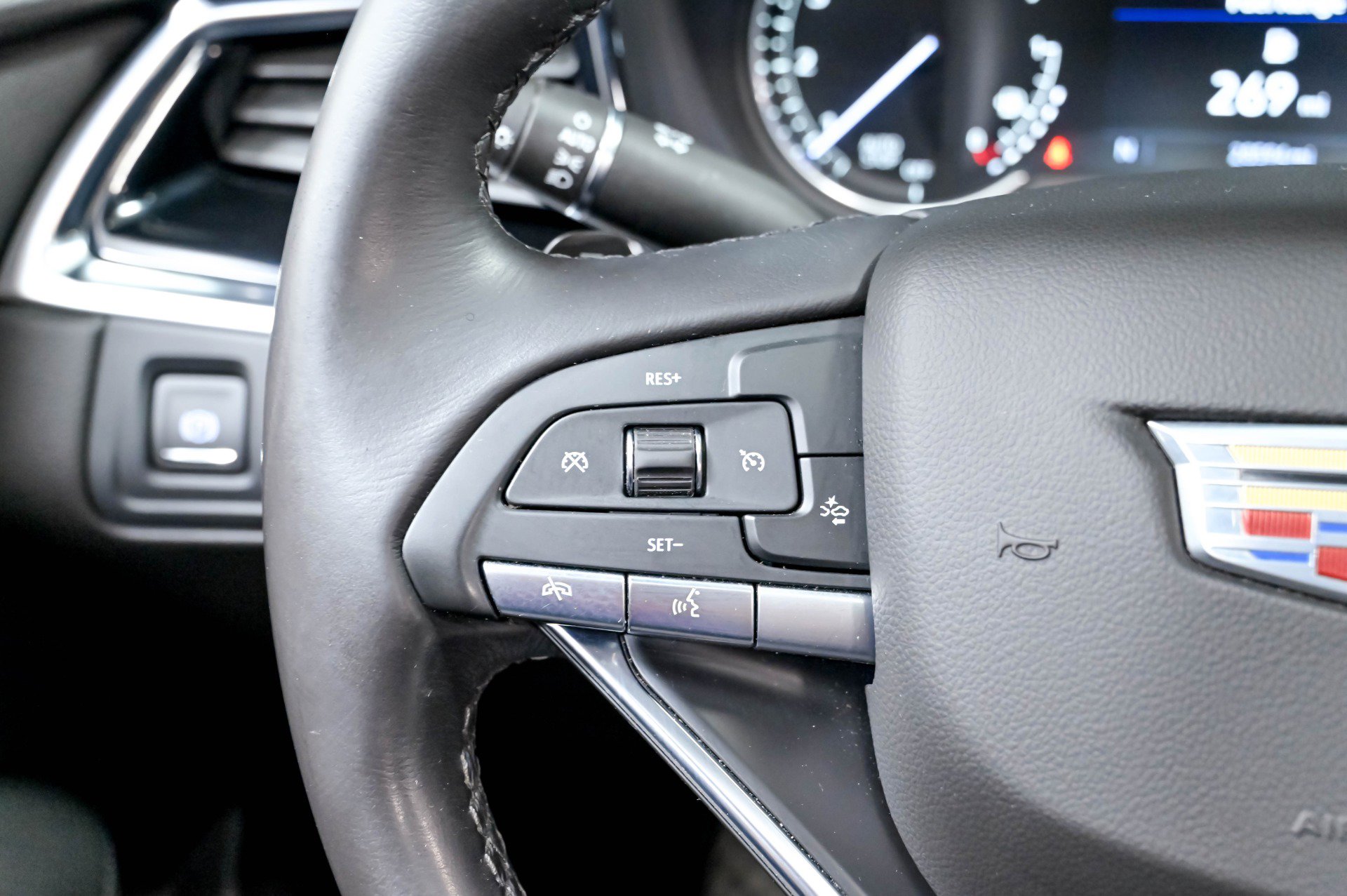 Used 2022 Cadillac XT6 Luxury FWD image 61
