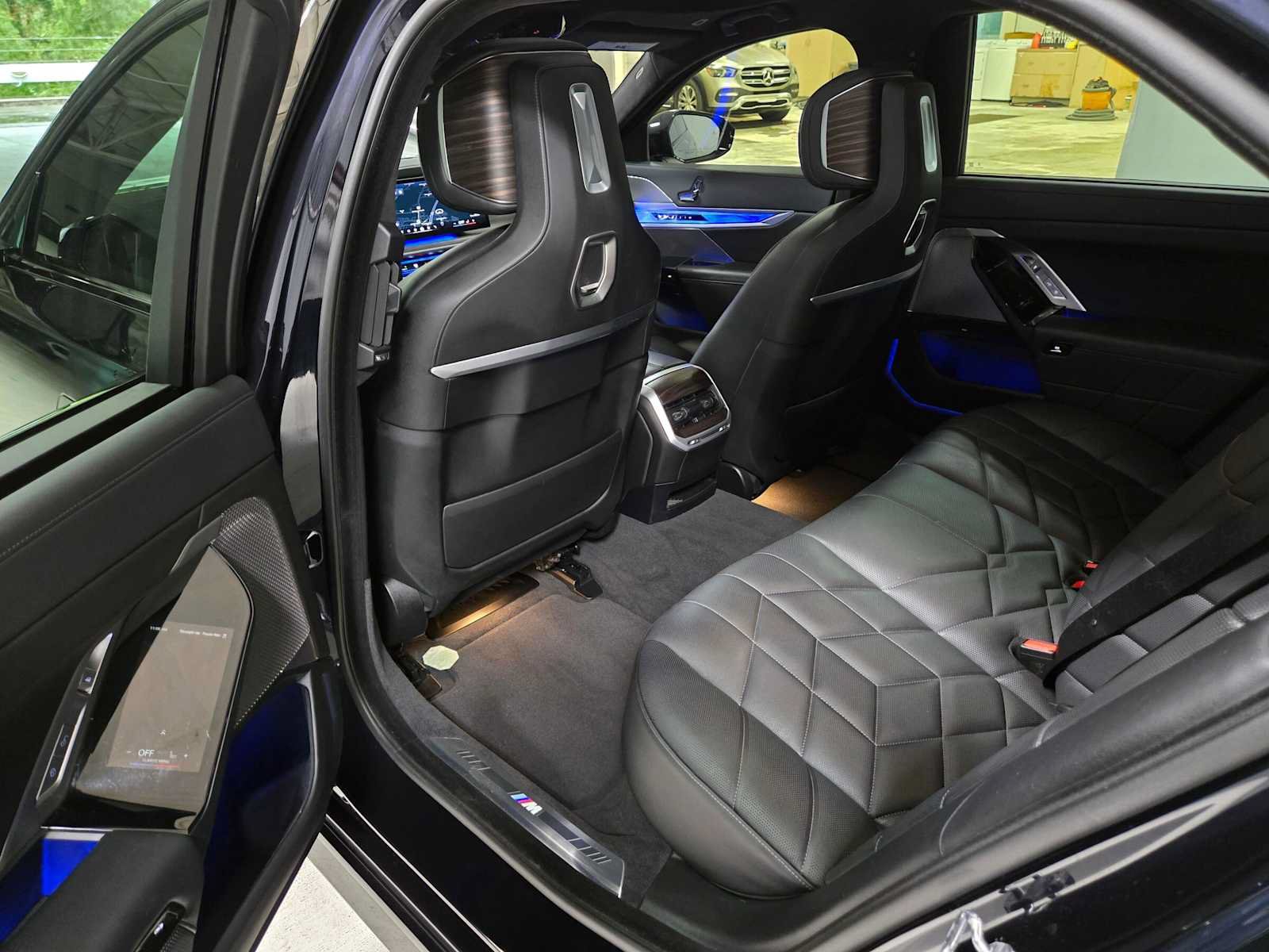 Used 2024 BMW 760i xDrive AWD/4WD image 15
