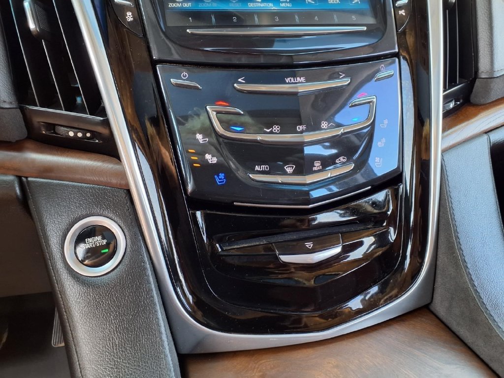 Used 2019 Cadillac Escalade Luxury AWD/4WD image 10