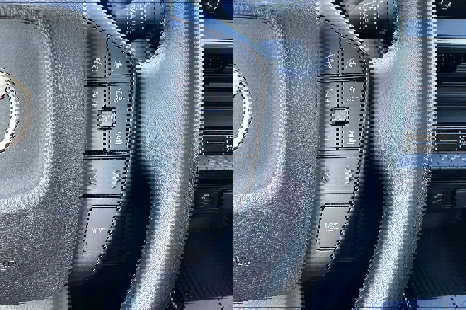 Used 2024 Toyota Prius XLE image 40