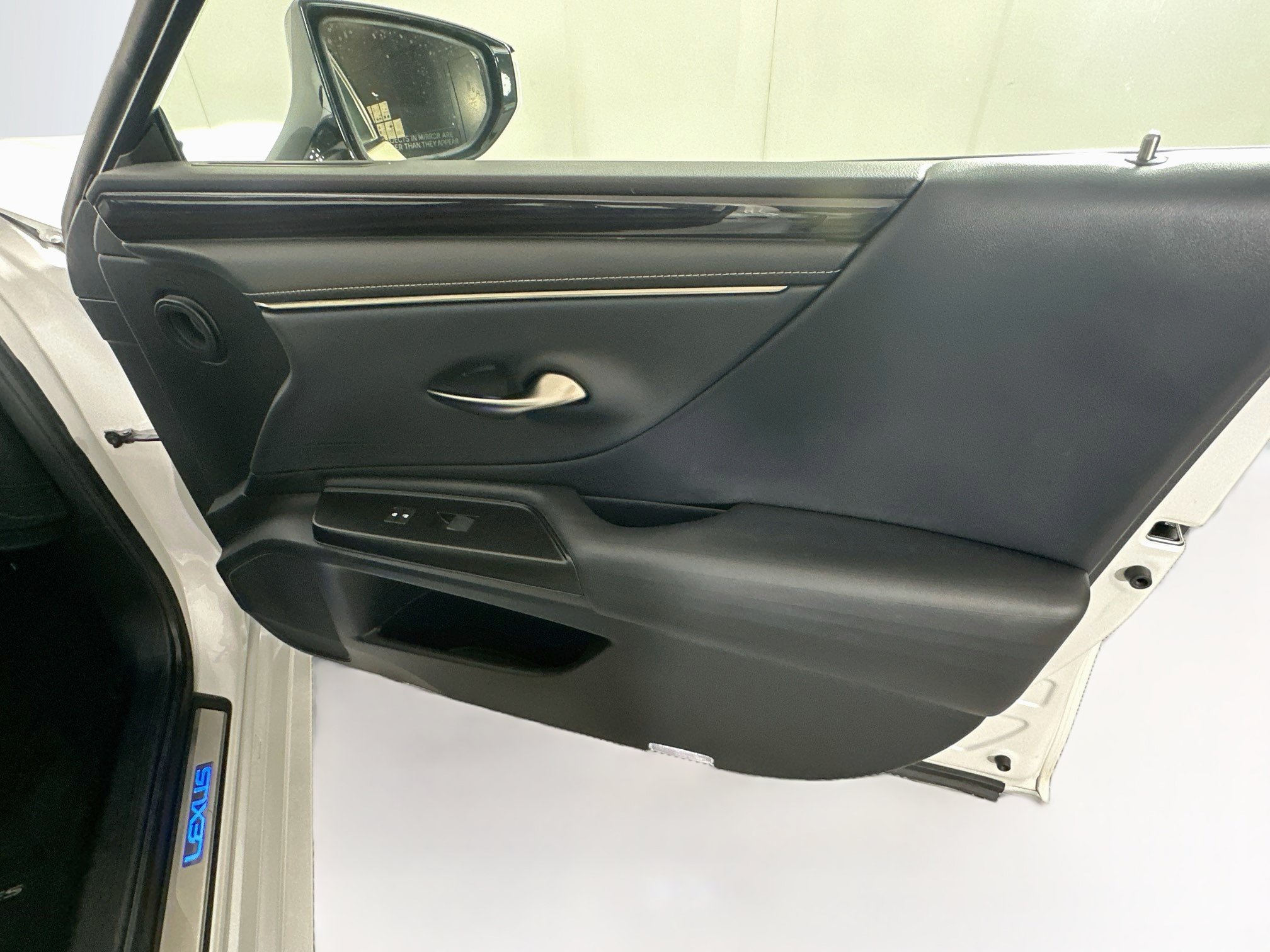 Used 2019 Lexus ES 300h w/ Accessory Package 2 FWD image 35