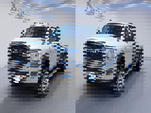 Used 2020 RAM 5500 Tradesman w/ Chrome Appearance Group image 1