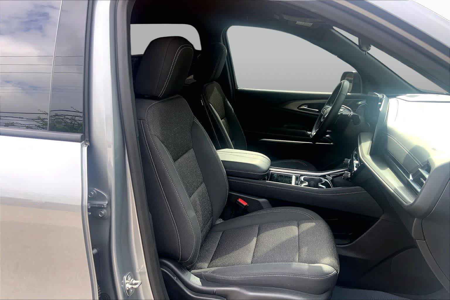 Used 2024 Chevrolet Traverse LS FWD image 9