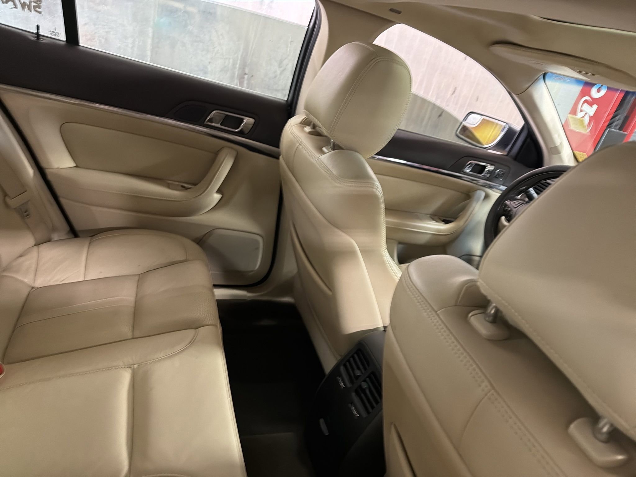 Used 2013 Lincoln MKS image 7