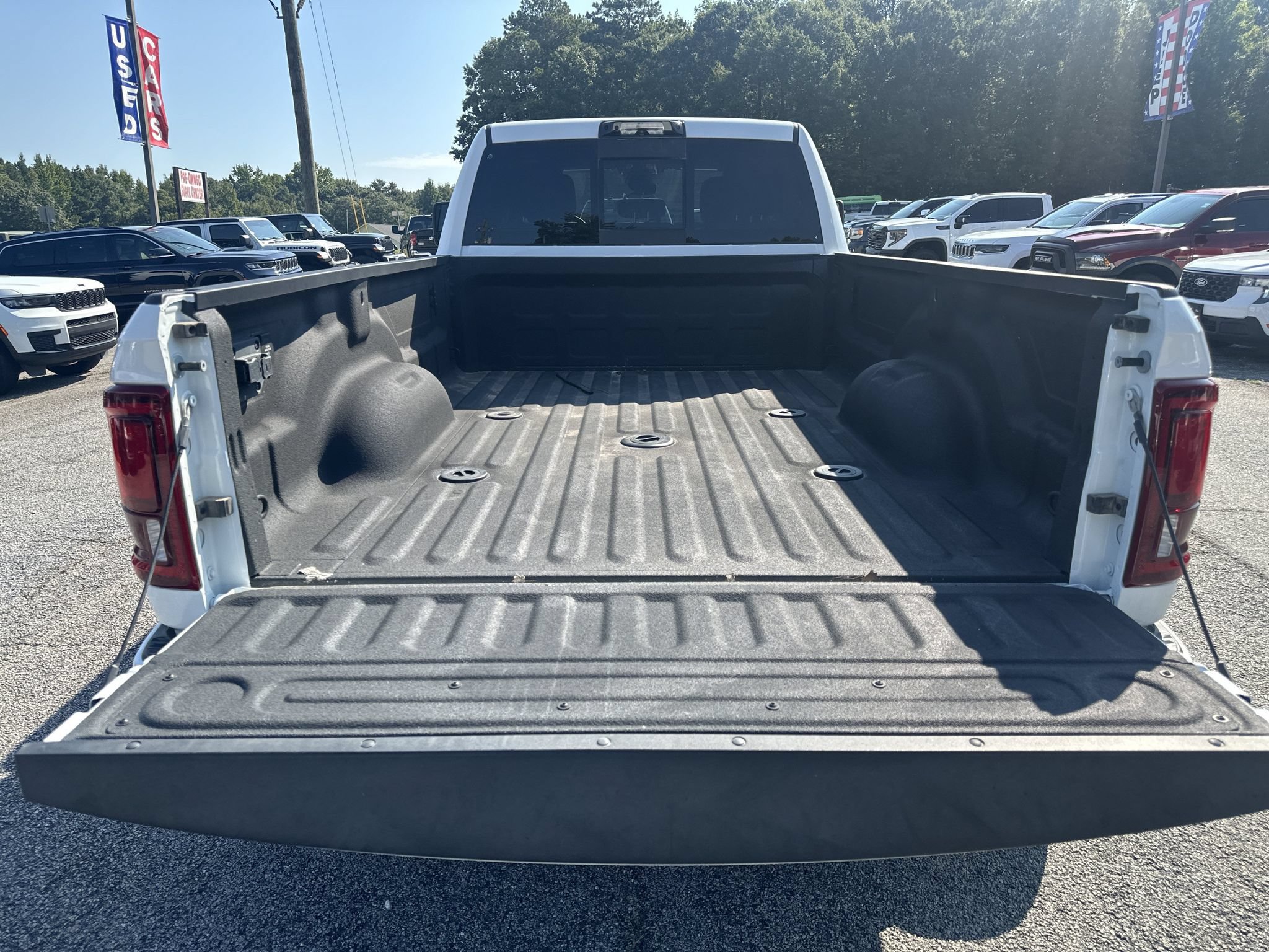 Used 2025 RAM 3500 Big Horn AWD/4WD image 18