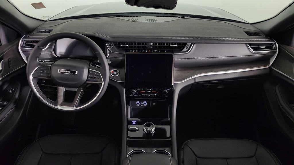 New 2025 Jeep Grand Cherokee Limited w/ Black Appearance Package image 37